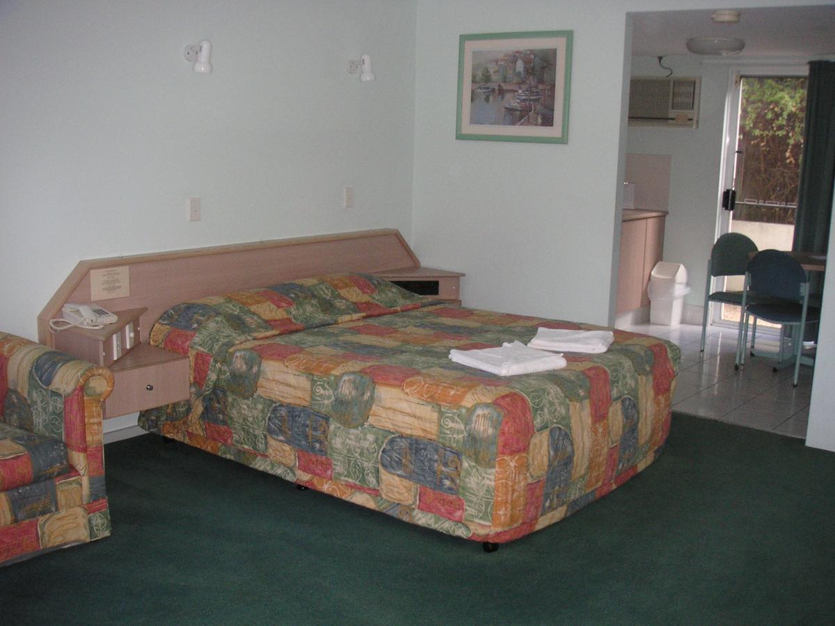 Runaway Bay Motor Motel 4*